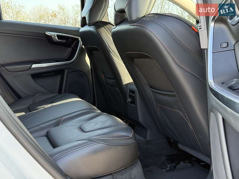 Универсал Volvo V60 2015 в Бродах фото 84 Универсал Volvo V60 2015 в Бродах