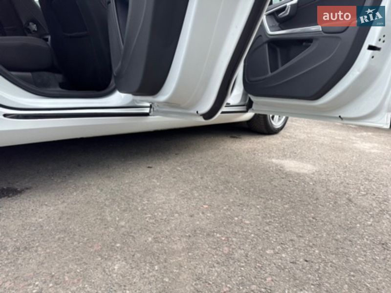 Универсал Volvo V60 2013 в Киеве фото 24 Универсал Volvo V60 2013 в Киеве