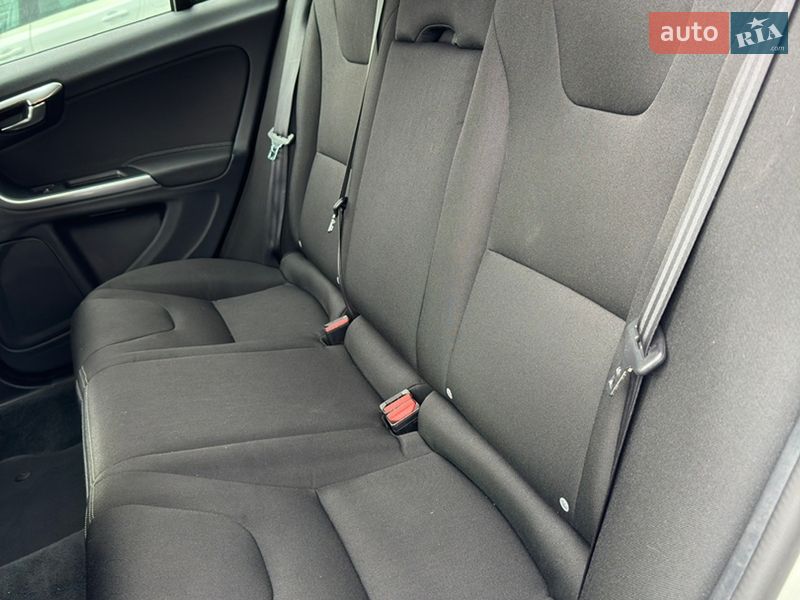 Универсал Volvo V60 2013 в Киеве фото 39 Универсал Volvo V60 2013 в Киеве