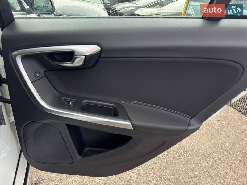 Универсал Volvo V60 2013 в Киеве фото 43 Универсал Volvo V60 2013 в Киеве