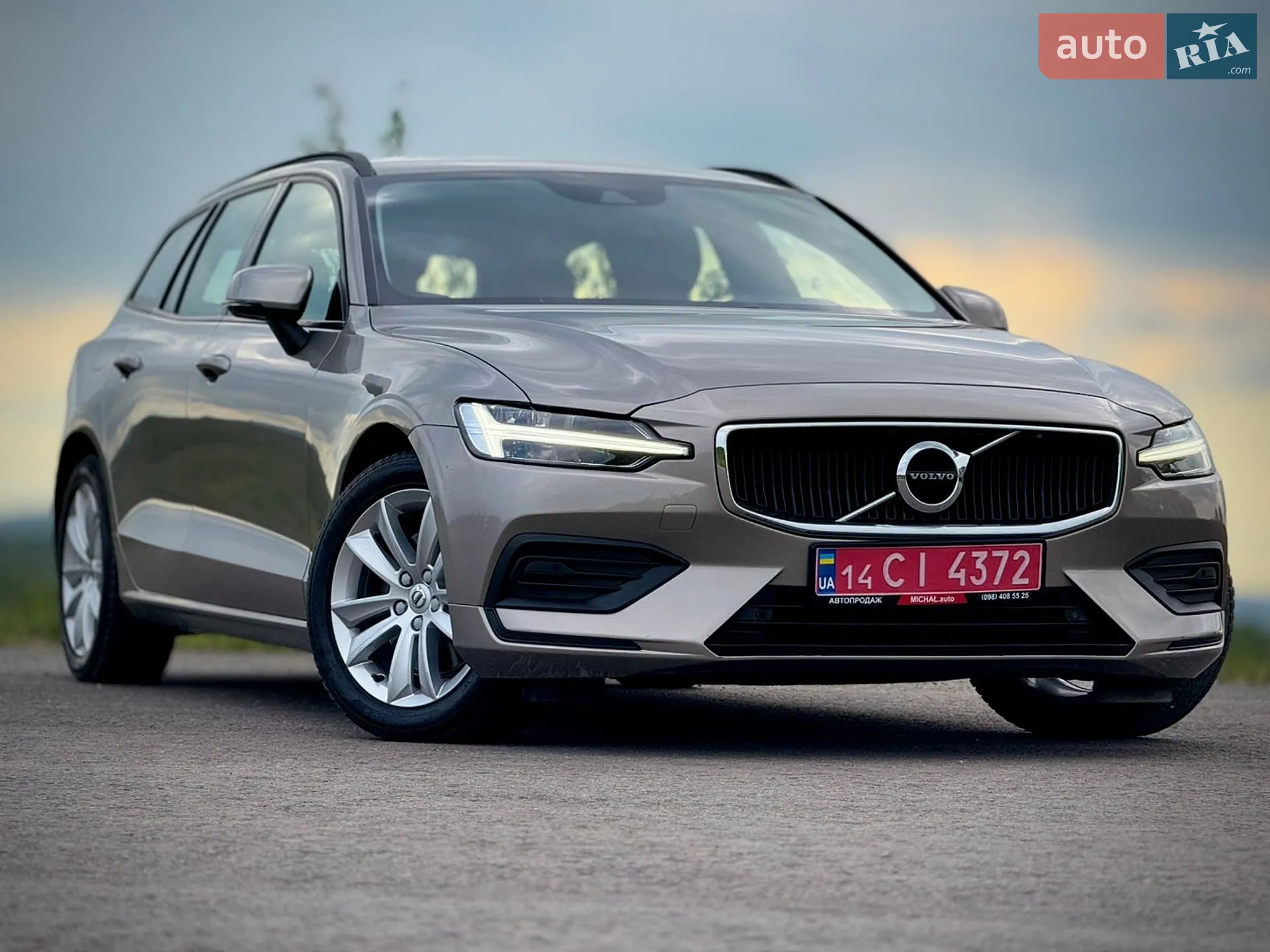 2021 Volvo V60 - фото 1