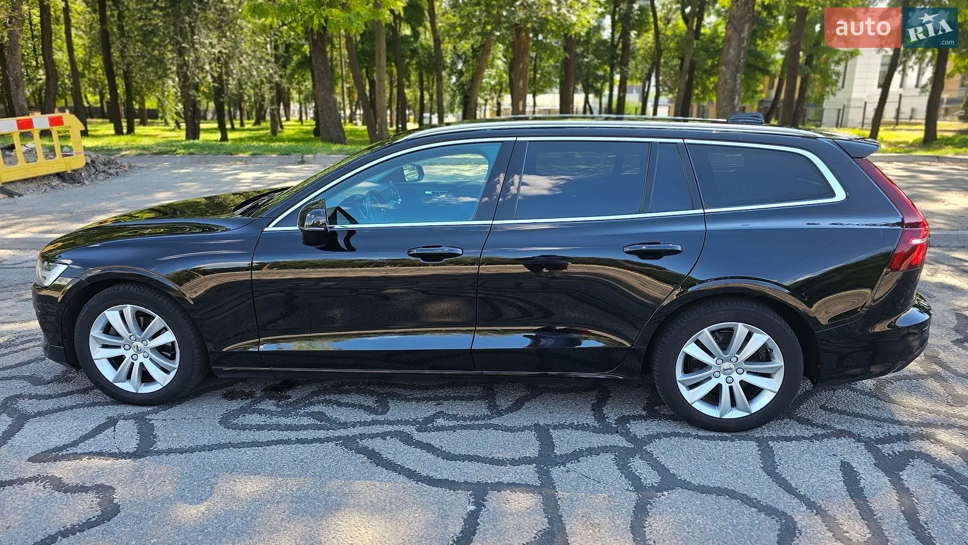 2019 Volvo V60 - мініатюра 9