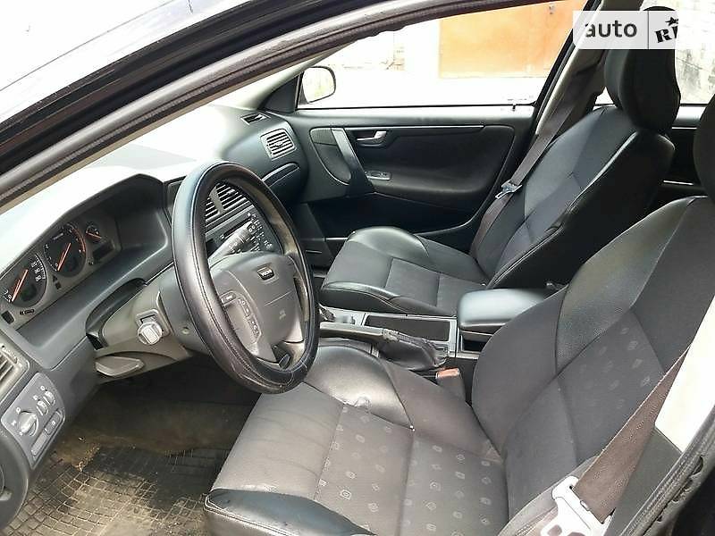 Універсал Volvo V70 2001 в Ромнах