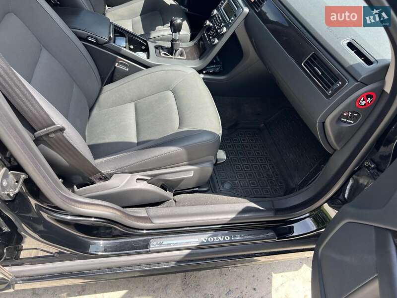 Універсал Volvo V70 2011 в Маневичах