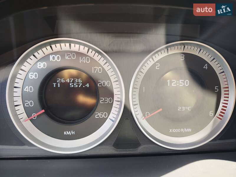 Универсал Volvo V70 2011 в Нововолынске