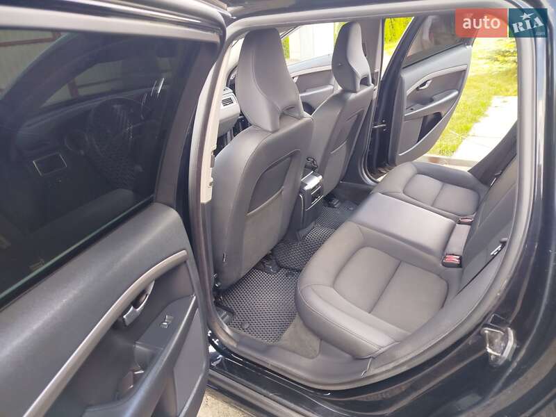 Универсал Volvo V70 2011 в Нововолынске