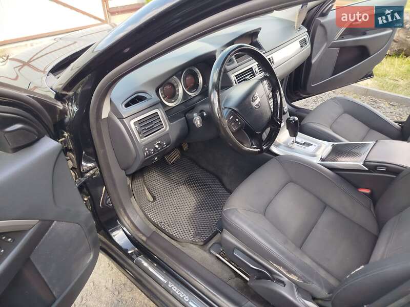 Универсал Volvo V70 2011 в Нововолынске