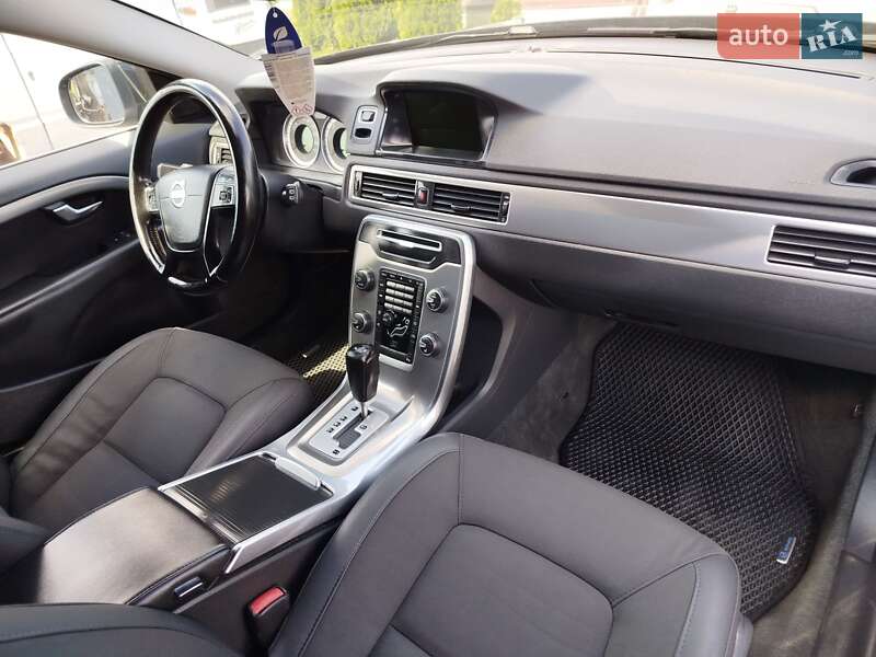 Универсал Volvo V70 2011 в Нововолынске
