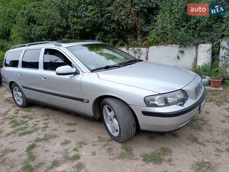 Універсал Volvo V70 2001 в Гадячі