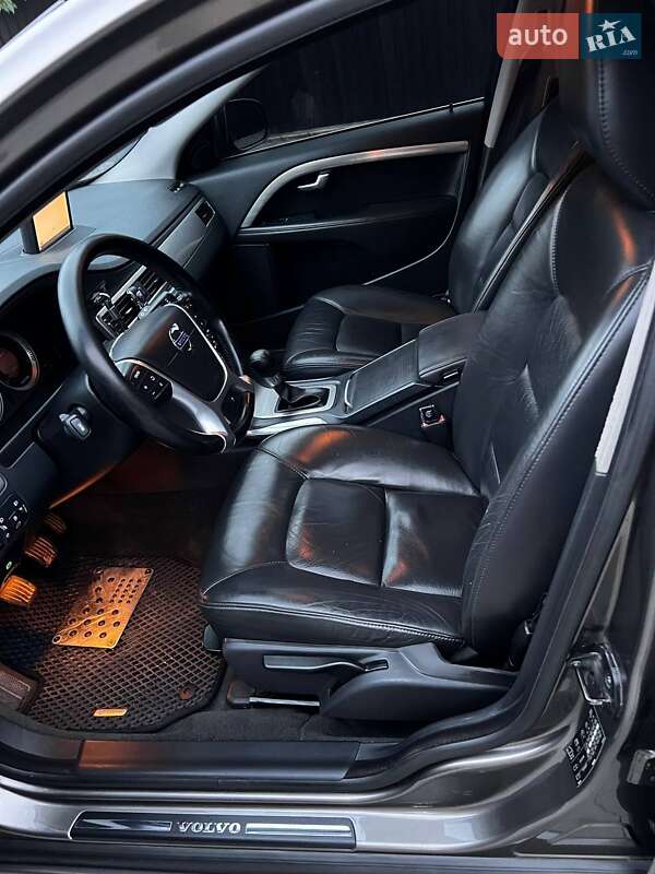 Универсал Volvo V70 2010 в Казатине