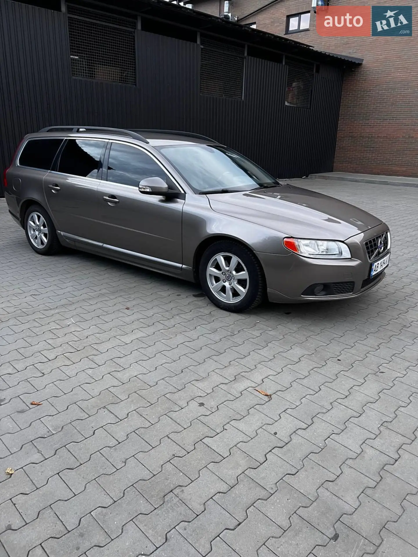 2010 Volvo V70 - мініатюра 2