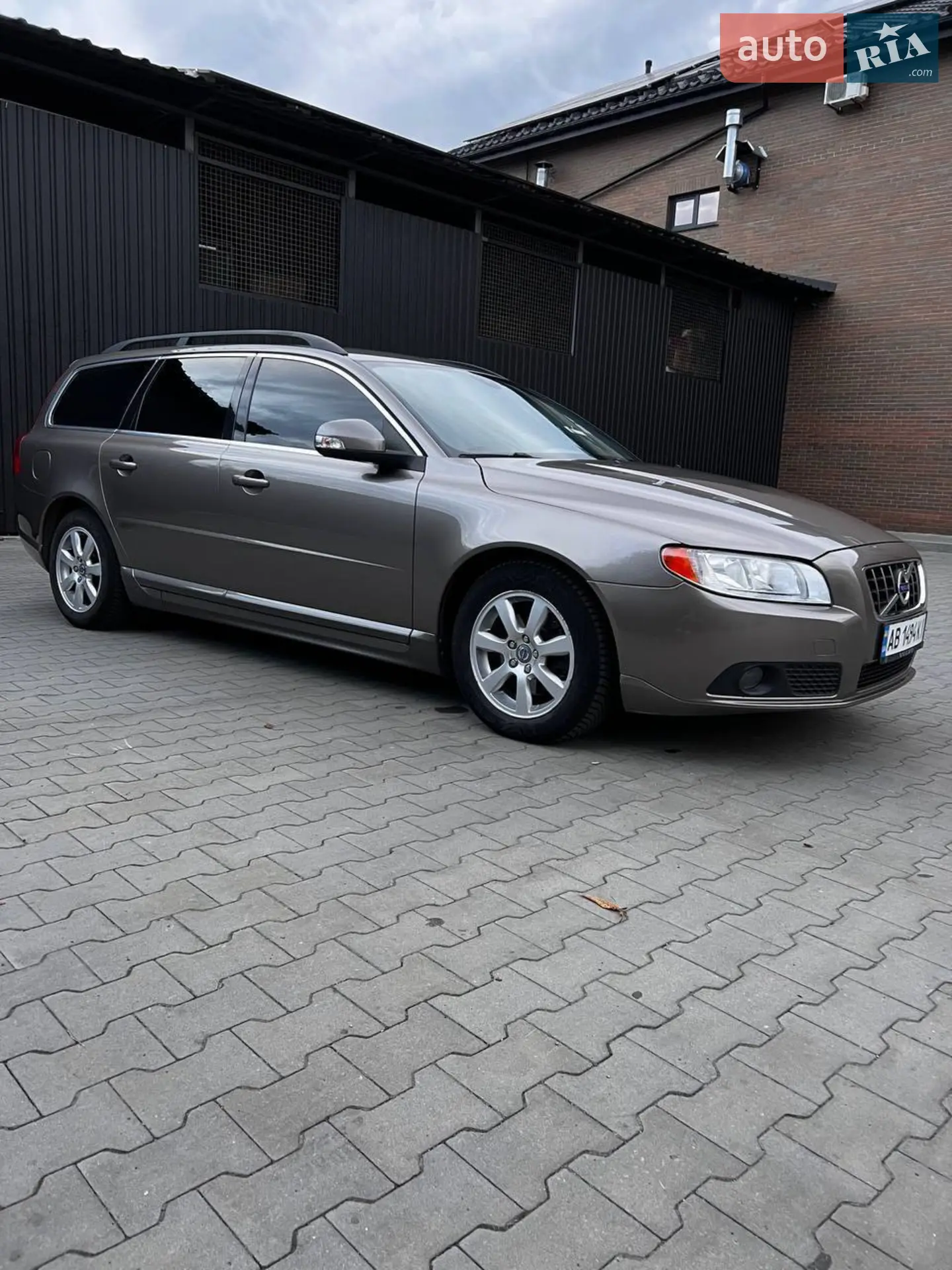 2010 Volvo V70 - мініатюра 8