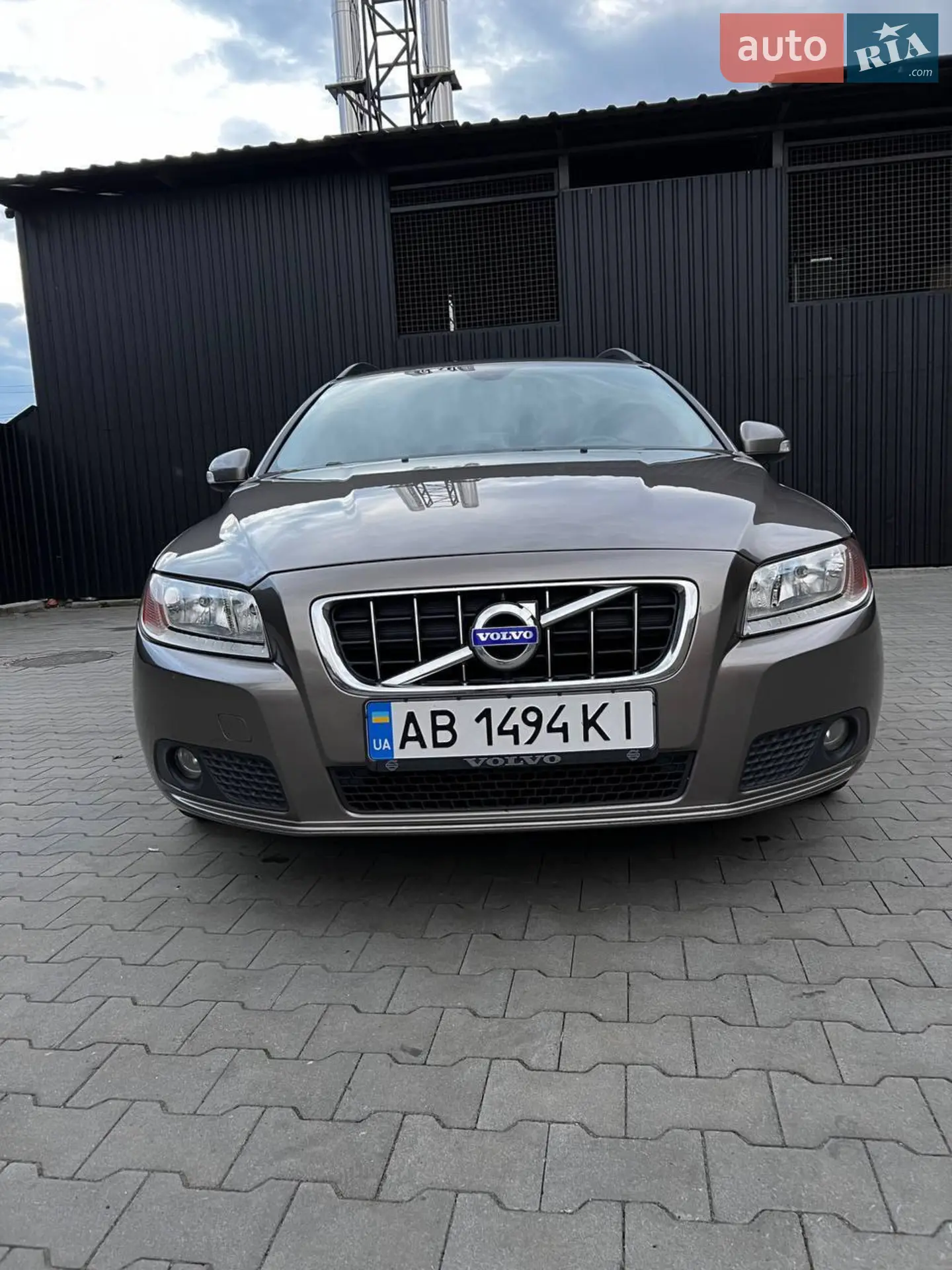 2010 Volvo V70 - фото 1