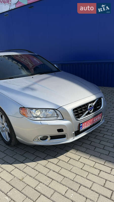 Універсал Volvo V70 2013 в  фото Універсал Volvo V70 2013 в