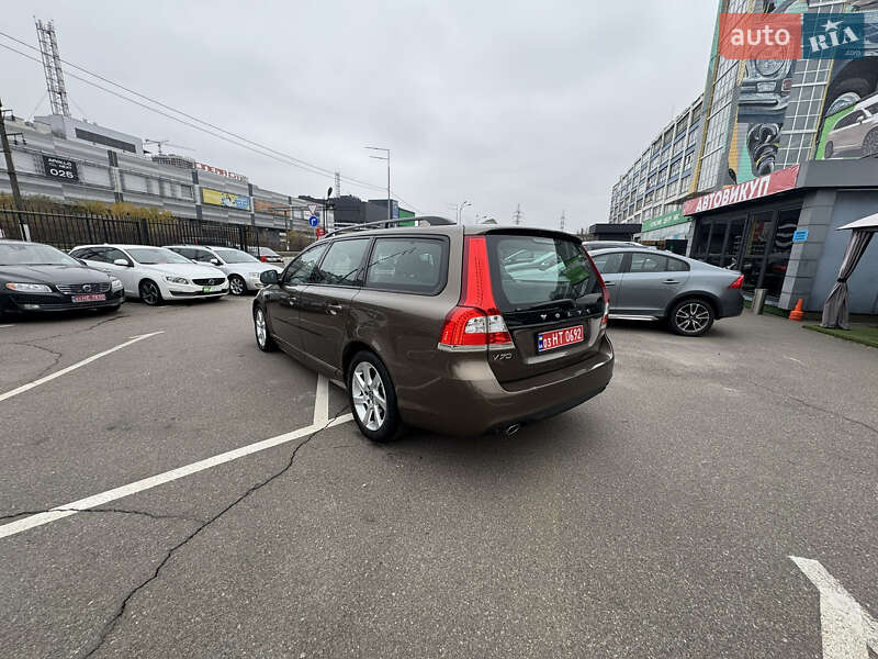 Універсал Volvo V70 2015 в Києві