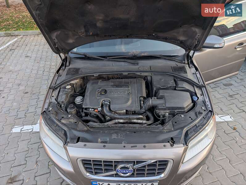 Универсал Volvo V70 2010 в Киеве