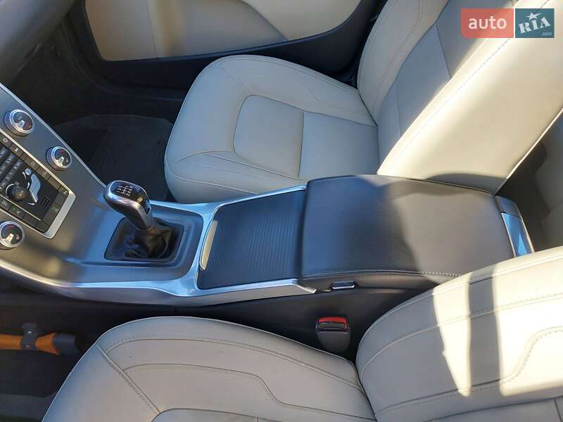 Универсал Volvo V70 2016 в Бродах фото 71 Универсал Volvo V70 2016 в Бродах