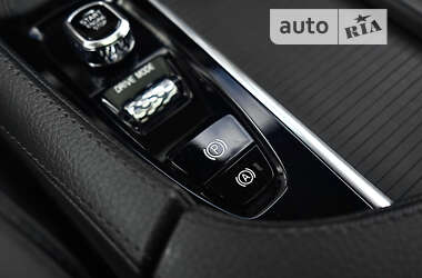 Универсал Volvo V90 Cross Country 2017 в 