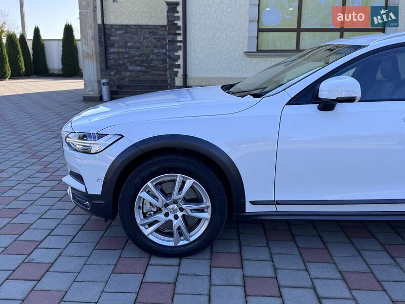 Універсал Volvo V90 Cross Country 2017 в Іршаві