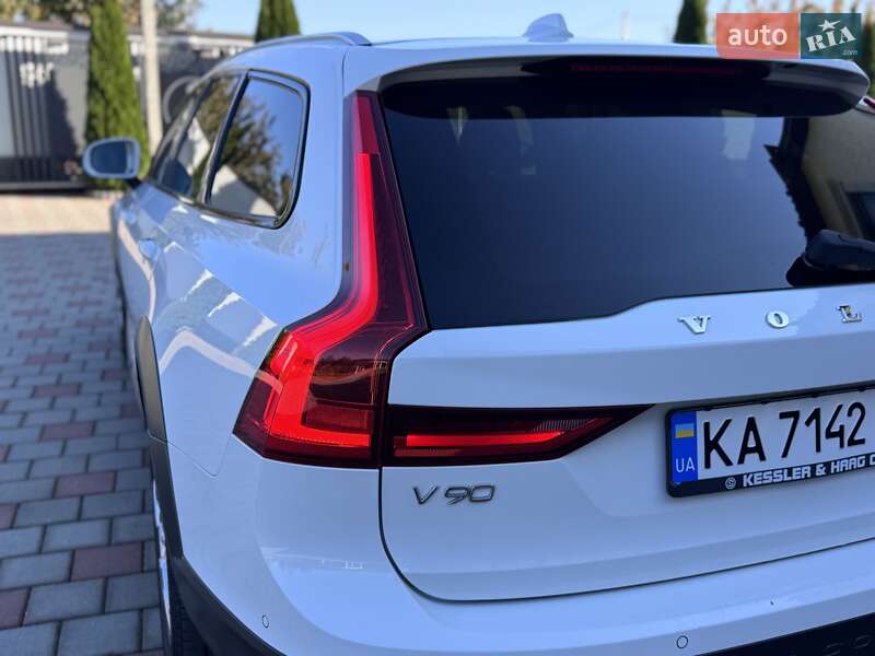 Універсал Volvo V90 Cross Country 2017 в Іршаві