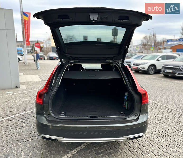 Універсал Volvo V90 Cross Country 2017 в Дніпрі