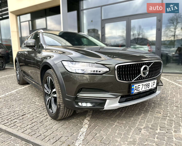 Універсал Volvo V90 Cross Country 2017 в Дніпрі