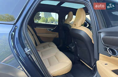 Универсал Volvo V90 Cross Country 2020 в 