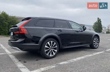Универсал Volvo V90 Cross Country 2020 в 
