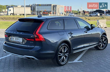 Универсал Volvo V90 Cross Country 2018 в 