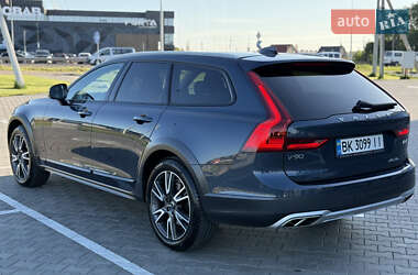 Универсал Volvo V90 Cross Country 2018 в 