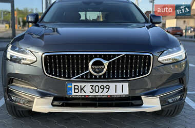 Универсал Volvo V90 Cross Country 2018 в 