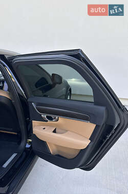 Универсал Volvo V90 Cross Country 2017 в 