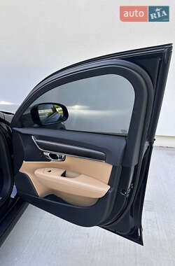 Универсал Volvo V90 Cross Country 2017 в 