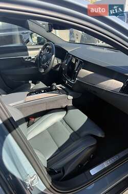 Универсал Volvo V90 Cross Country 2020 в 