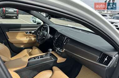 Универсал Volvo V90 Cross Country 2019 в 