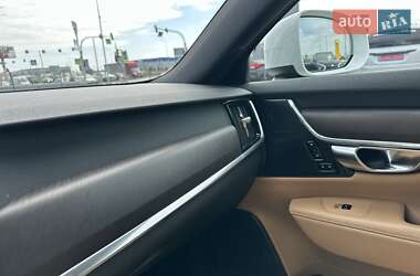 Универсал Volvo V90 Cross Country 2019 в 