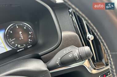 Универсал Volvo V90 Cross Country 2019 в 