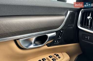 Универсал Volvo V90 Cross Country 2019 в 