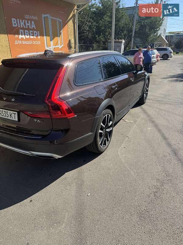 Универсал Volvo V90 Cross Country 2017 в Ильинцах