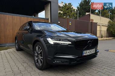 Универсал Volvo V90 Cross Country 2020 в 