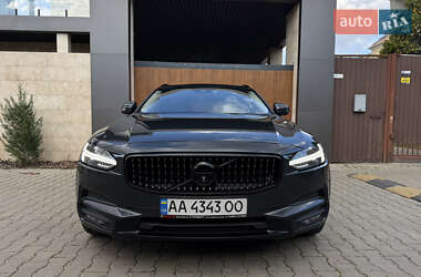 Универсал Volvo V90 Cross Country 2020 в 