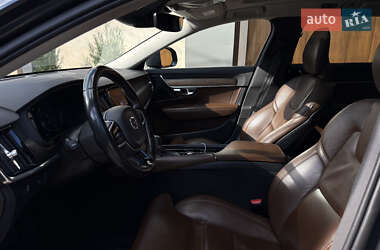 Универсал Volvo V90 Cross Country 2020 в 