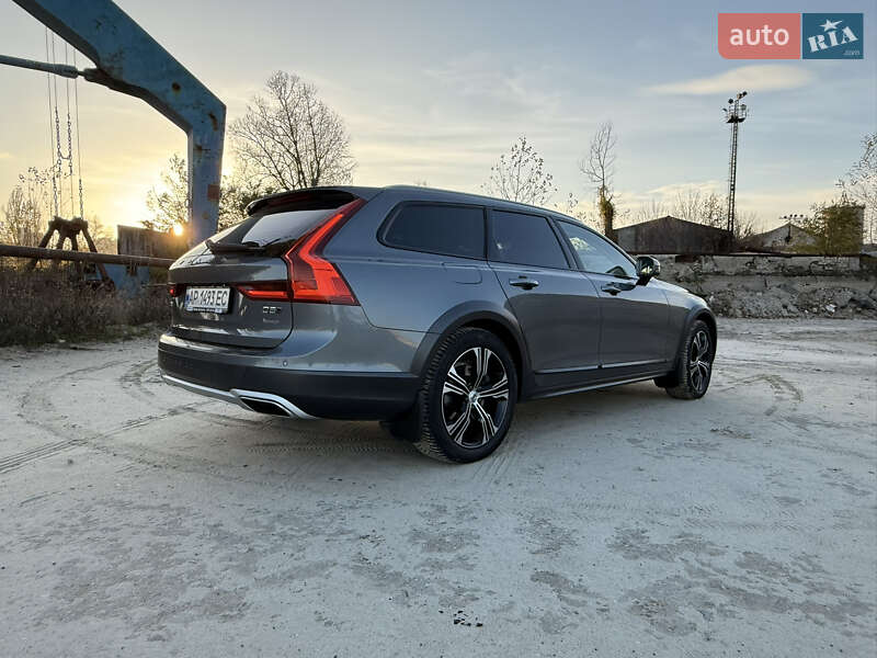 Универсал Volvo V90 Cross Country 2018 в Киеве