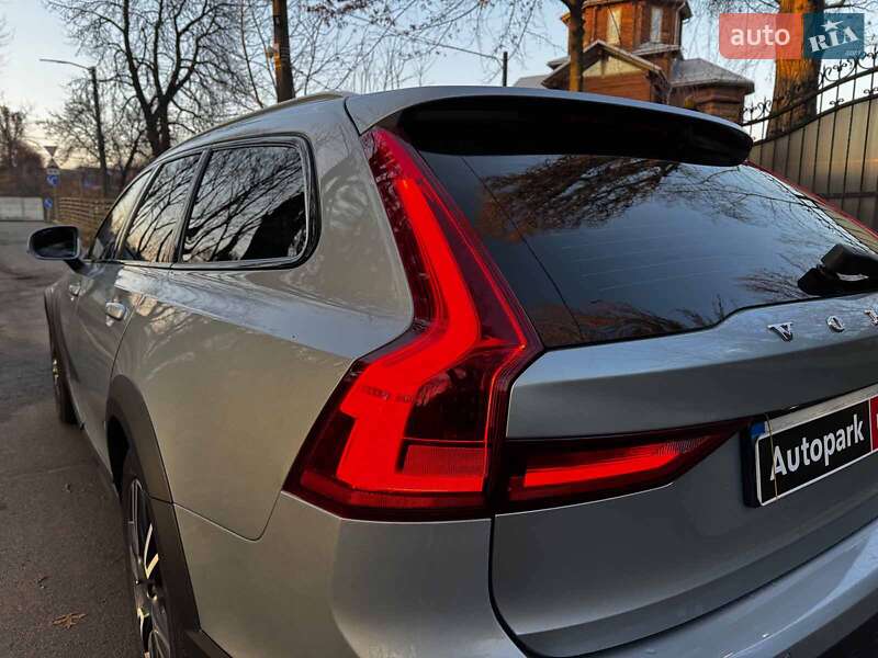 Універсал Volvo V90 Cross Country 2017 в Києві