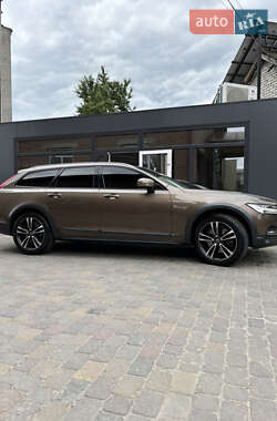 Универсал Volvo V90 Cross Country 2017 в Львове