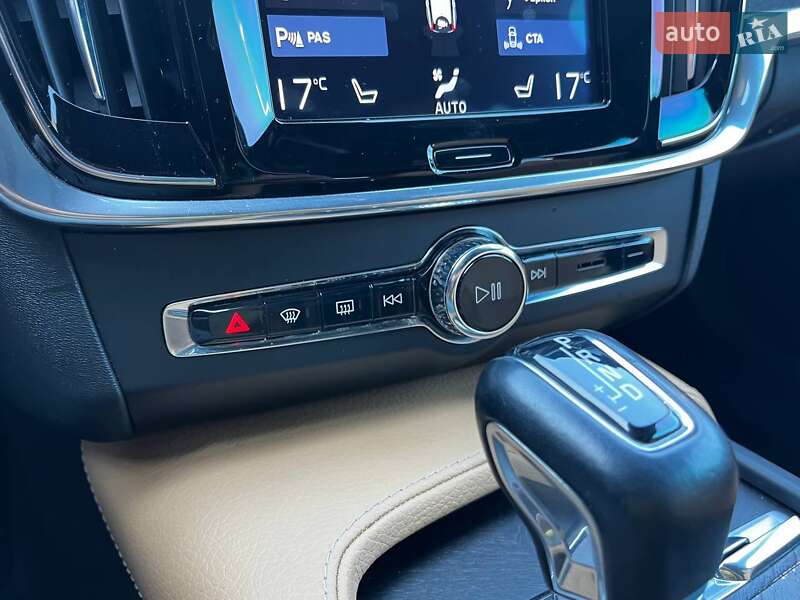 Универсал Volvo V90 2017 в Киеве фото 33 Универсал Volvo V90 2017 в Киеве