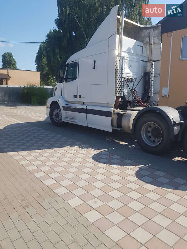 Тягач Volvo VNL 630 2005 в Києві