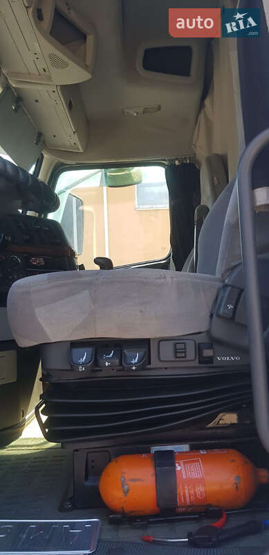 Тягач Volvo VNL 630 2005 в Києві