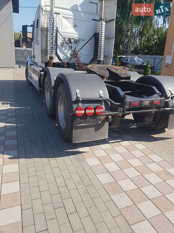 Тягач Volvo VNL 630 2005 в Києві