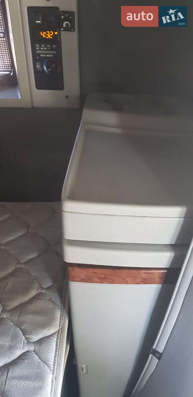 Тягач Volvo VNL 630 2005 в Києві